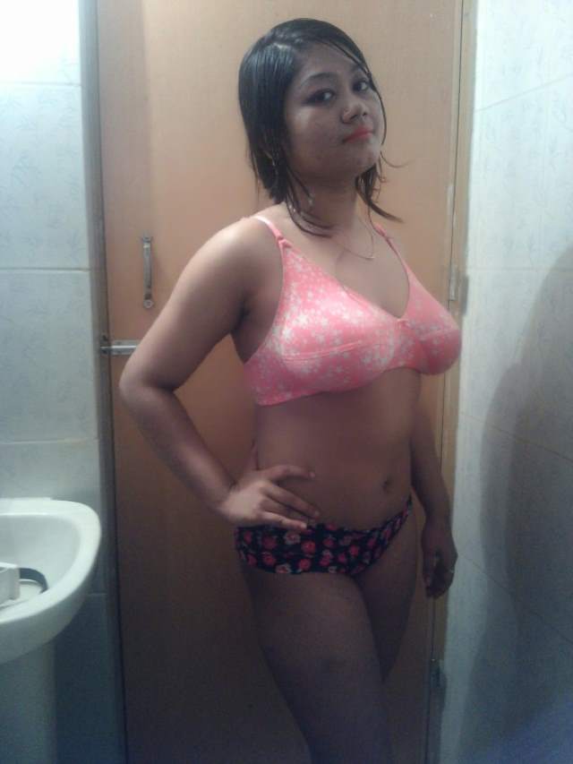 https://pub-5fcdf72a54cd4edbb03ec3edaa415a42.r2.dev/nakedleaks/seductive_images_of_desi_girl_parul_in_hindi/9.jpg