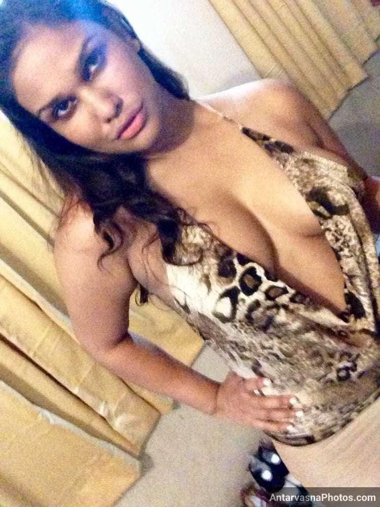 https://pub-5fcdf72a54cd4edbb03ec3edaa415a42.r2.dev/nakedleaks/seductive_images_of_desirable_indian_aunt_exposed/0.jpg