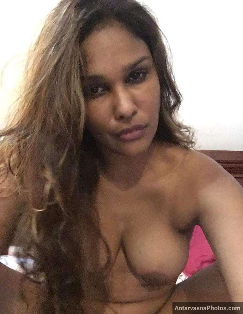 https://pub-5fcdf72a54cd4edbb03ec3edaa415a42.r2.dev/nakedleaks/seductive_images_of_desirable_indian_aunt_exposed/7.jpg