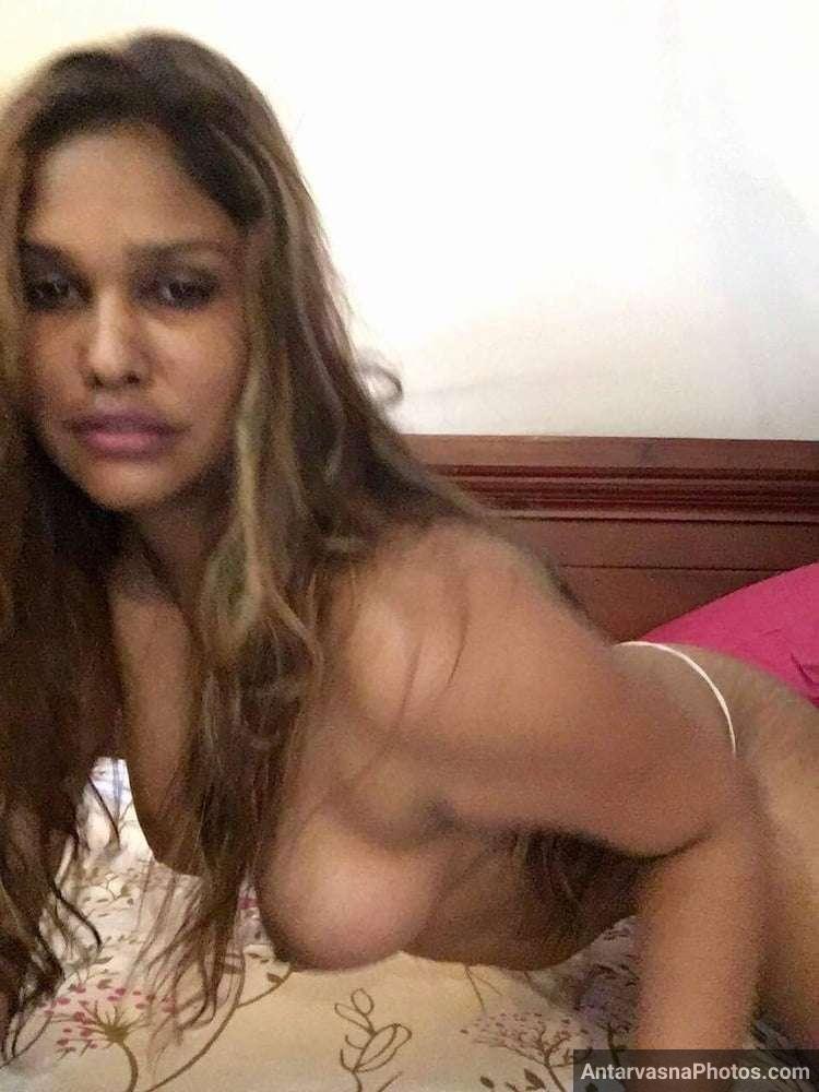 https://pub-5fcdf72a54cd4edbb03ec3edaa415a42.r2.dev/nakedleaks/seductive_images_of_desirable_indian_aunt_exposed/8.jpg