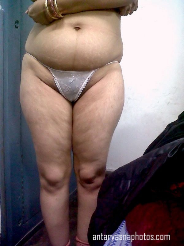 https://pub-5fcdf72a54cd4edbb03ec3edaa415a42.r2.dev/nakedleaks/seductive_images_of_indian_aunt's_rear_and_chest/1.jpg