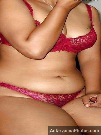 https://pub-5fcdf72a54cd4edbb03ec3edaa415a42.r2.dev/nakedleaks/seductive_images_of_indian_bhabhi_in_bra_and_panties/1.jpg