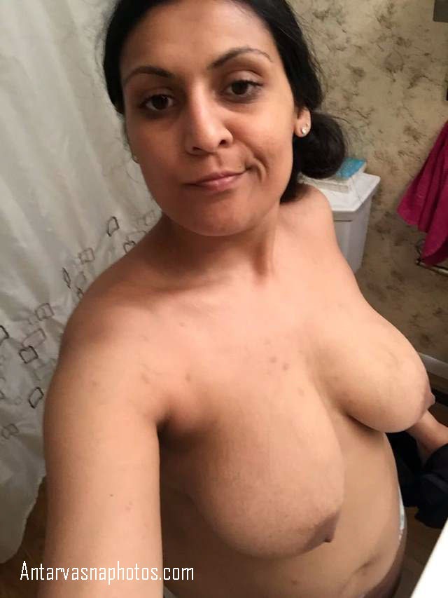 https://pub-5fcdf72a54cd4edbb03ec3edaa415a42.r2.dev/nakedleaks/seductive_images_of_indian_bhabhi_in_the_nude/6.jpg