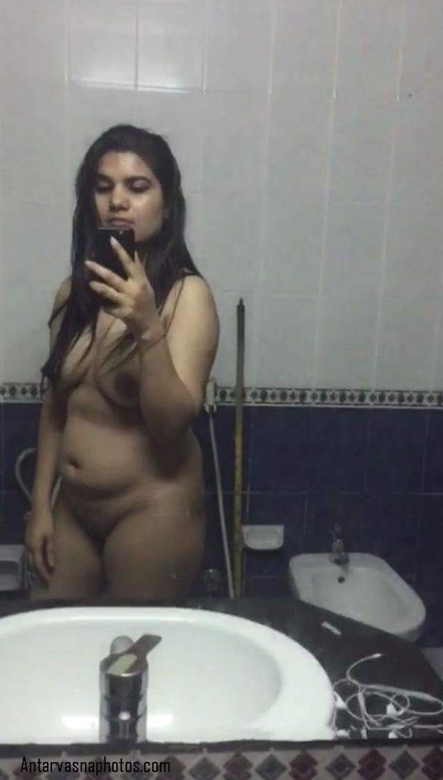 https://pub-5fcdf72a54cd4edbb03ec3edaa415a42.r2.dev/nakedleaks/seductive_images_of_indian_bhabhi_sonali/12.jpg