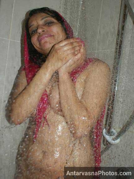 https://pub-5fcdf72a54cd4edbb03ec3edaa415a42.r2.dev/nakedleaks/seductive_images_of_indian_sister's_friend/3.jpg