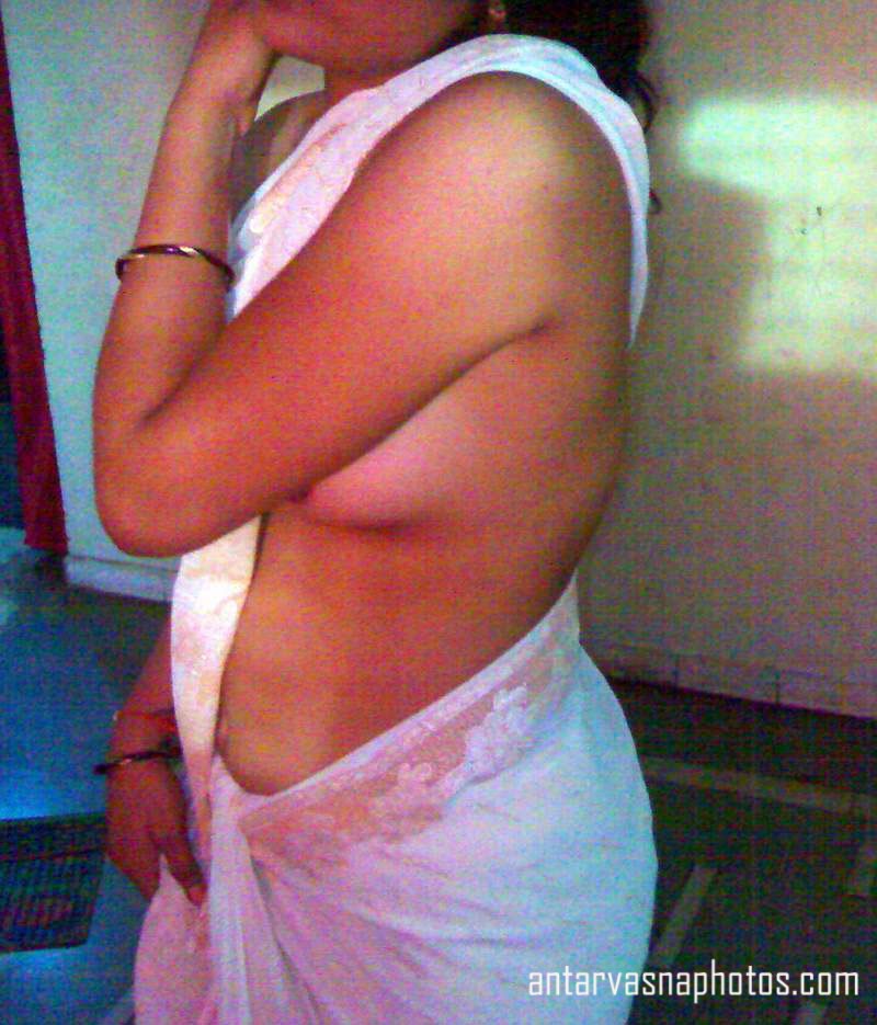 https://pub-5fcdf72a54cd4edbb03ec3edaa415a42.r2.dev/nakedleaks/seductive_images_of_kiran_bhabhi's_bosom/2.jpg