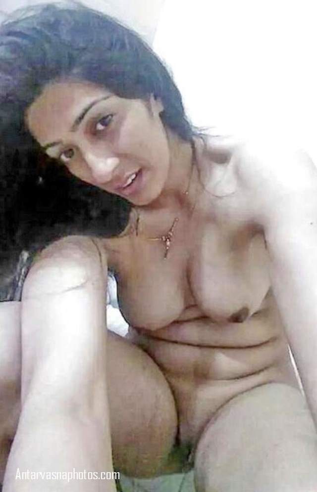 https://pub-5fcdf72a54cd4edbb03ec3edaa415a42.r2.dev/nakedleaks/seductive_images_of_kiran_bhabhi's_intimacy/1.jpg