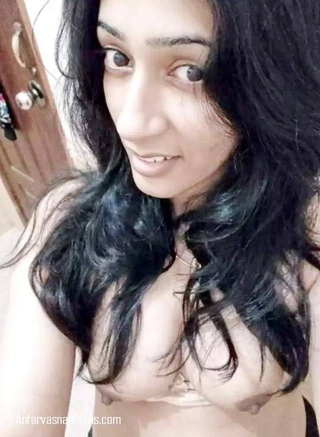 https://pub-5fcdf72a54cd4edbb03ec3edaa415a42.r2.dev/nakedleaks/seductive_images_of_kiran_bhabhi's_intimacy/5.jpg