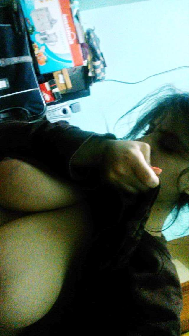 https://pub-5fcdf72a54cd4edbb03ec3edaa415a42.r2.dev/nakedleaks/seductive_images_of_madhuri,_a_girl_from_delhi/0.jpg