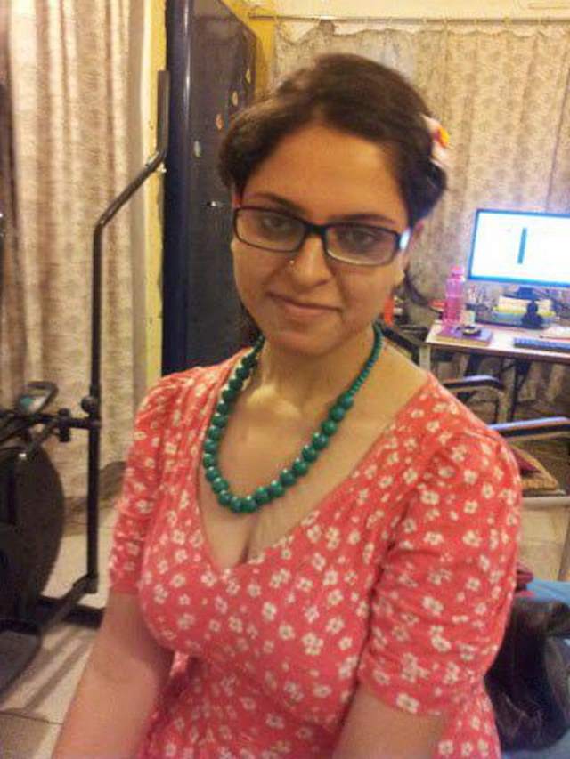 https://pub-5fcdf72a54cd4edbb03ec3edaa415a42.r2.dev/nakedleaks/seductive_images_of_madhuri,_a_girl_from_delhi/17.jpg