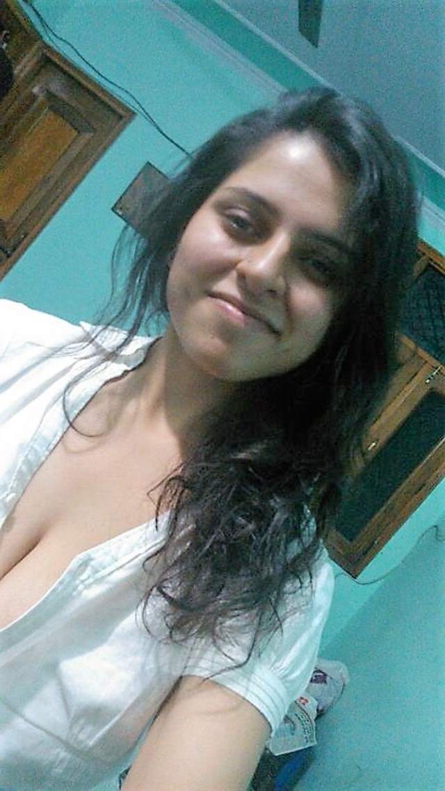 https://pub-5fcdf72a54cd4edbb03ec3edaa415a42.r2.dev/nakedleaks/seductive_images_of_madhuri,_a_girl_from_delhi/19.jpg
