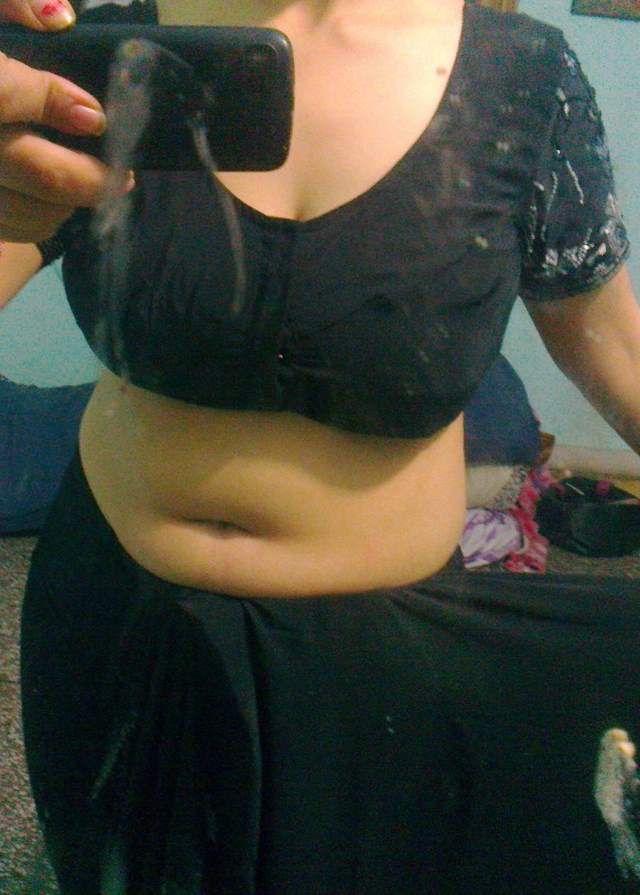 https://pub-5fcdf72a54cd4edbb03ec3edaa415a42.r2.dev/nakedleaks/seductive_images_of_madhuri,_a_girl_from_delhi/3.jpg