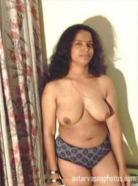 https://pub-5fcdf72a54cd4edbb03ec3edaa415a42.r2.dev/nakedleaks/seductive_images_of_mahi,_a_south_indian_wife/0.jpg