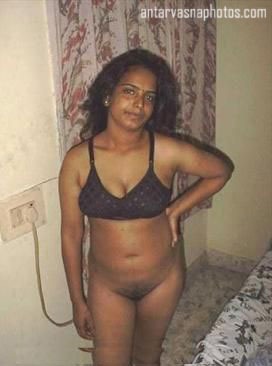 https://pub-5fcdf72a54cd4edbb03ec3edaa415a42.r2.dev/nakedleaks/seductive_images_of_mahi,_a_south_indian_wife/3.jpg
