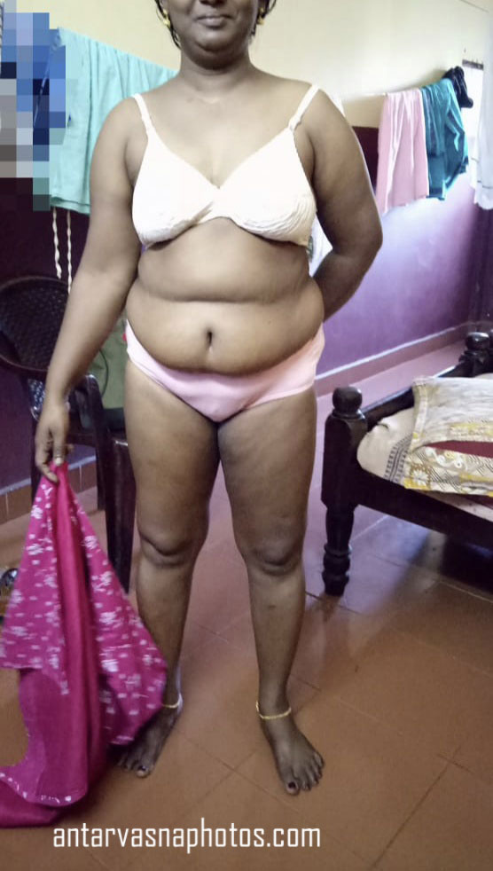 https://pub-5fcdf72a54cd4edbb03ec3edaa415a42.r2.dev/nakedleaks/seductive_images_of_mature_indian_woman's_breasts/4.jpg