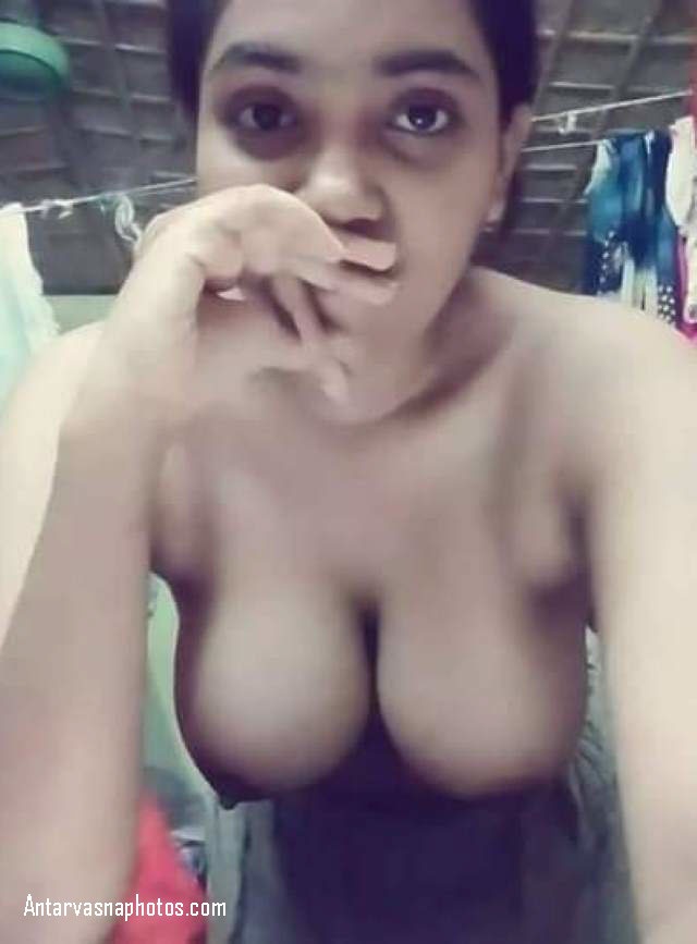 https://pub-5fcdf72a54cd4edbb03ec3edaa415a42.r2.dev/nakedleaks/seductive_images_of_pakistani_beauty_sayara/5.jpg