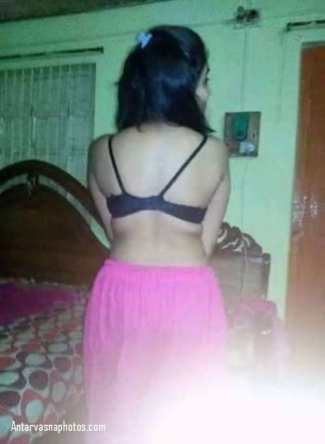 https://pub-5fcdf72a54cd4edbb03ec3edaa415a42.r2.dev/nakedleaks/seductive_images_of_pakistani_beauty_sayara/7.jpg