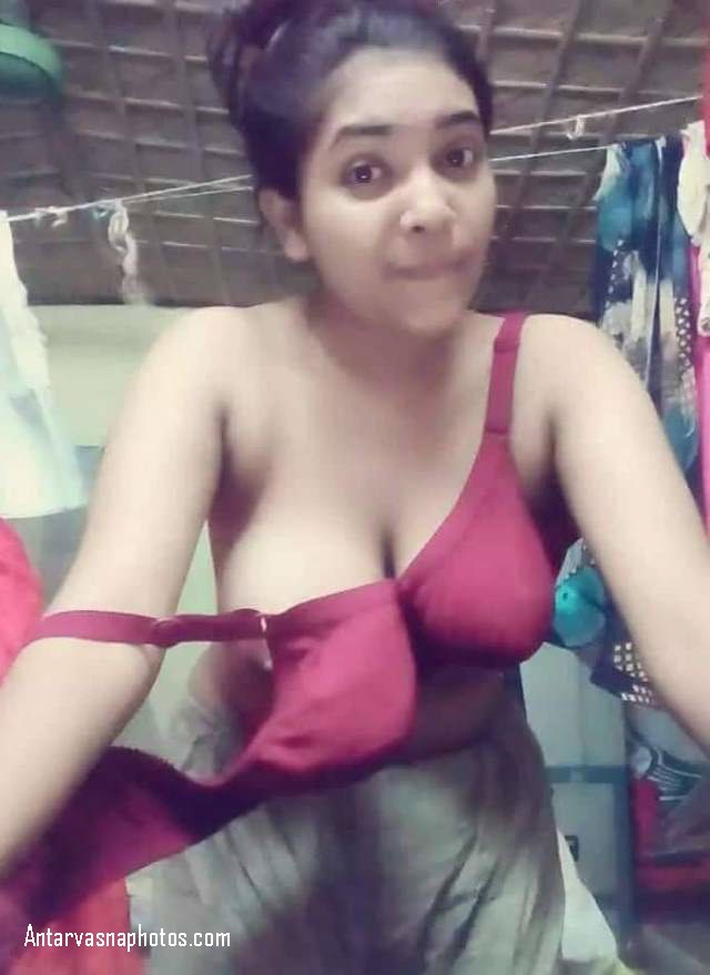 Seductive Images of Pakistani Beauty Sayara