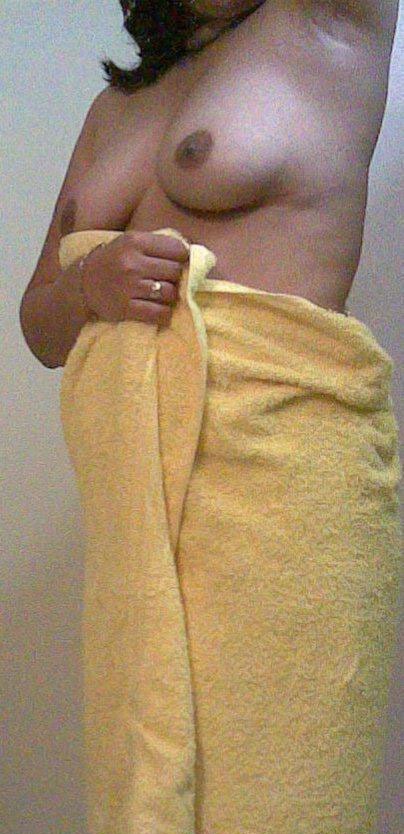 https://pub-5fcdf72a54cd4edbb03ec3edaa415a42.r2.dev/nakedleaks/seductive_images_of_pinki's_bosom/4.jpg