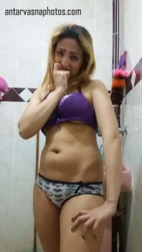 https://pub-5fcdf72a54cd4edbb03ec3edaa415a42.r2.dev/nakedleaks/seductive_images_of_queen_rani's_chest/1.jpg