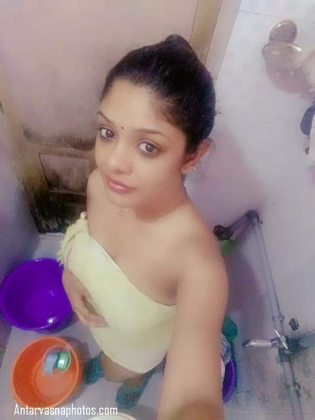 https://pub-5fcdf72a54cd4edbb03ec3edaa415a42.r2.dev/nakedleaks/seductive_images_of_thirsty_indian_girl's_nakedness/2.jpg