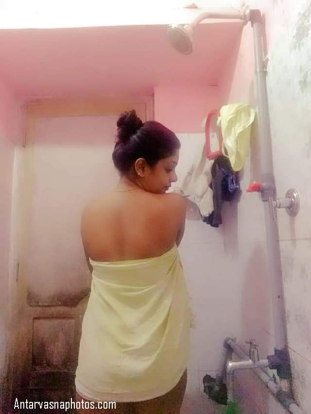 https://pub-5fcdf72a54cd4edbb03ec3edaa415a42.r2.dev/nakedleaks/seductive_images_of_thirsty_indian_girl's_nakedness/4.jpg