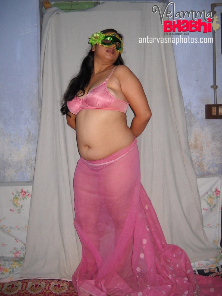 https://pub-5fcdf72a54cd4edbb03ec3edaa415a42.r2.dev/nakedleaks/seductive_images_of_velamma_bhabhi's_juice-filled_bosom/0.jpg