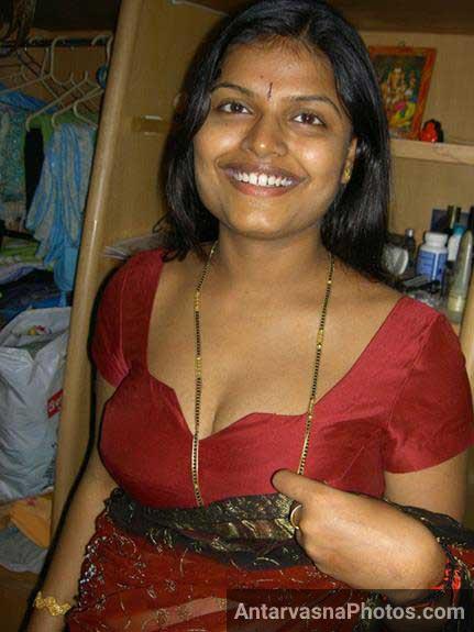 https://pub-5fcdf72a54cd4edbb03ec3edaa415a42.r2.dev/nakedleaks/seductive_indian_arpita_bhabhi_and_her_exposed_breasts/1.jpg