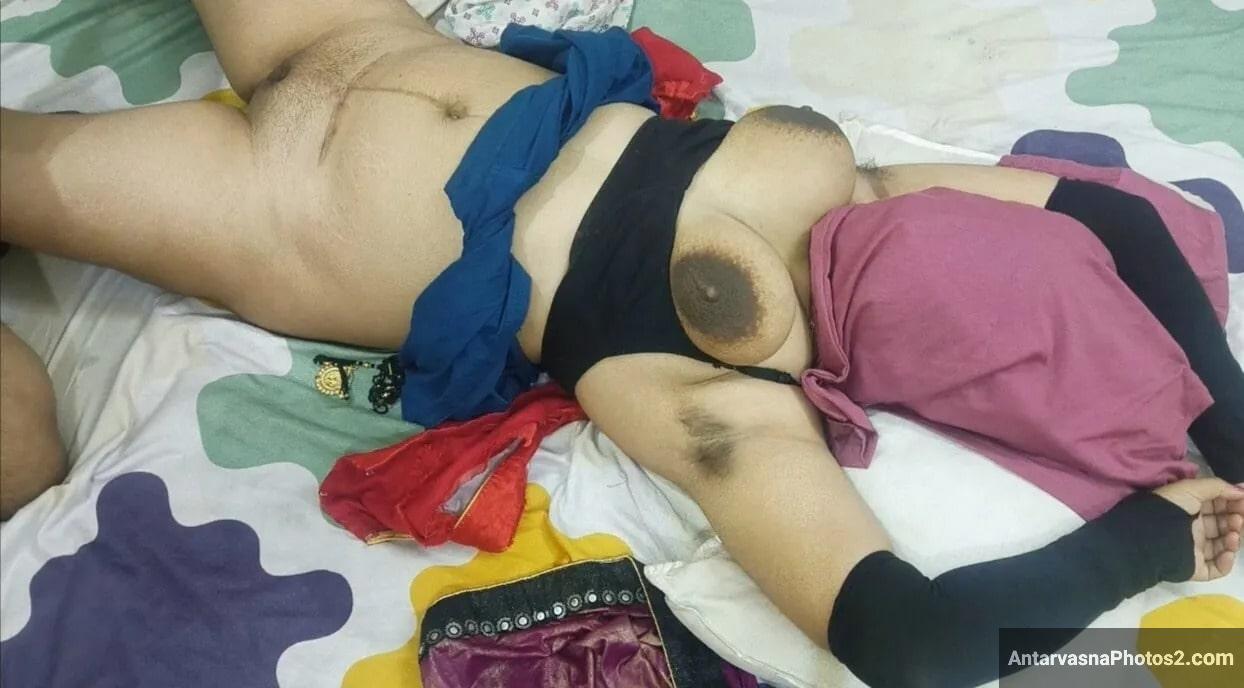 https://pub-5fcdf72a54cd4edbb03ec3edaa415a42.r2.dev/nakedleaks/seductive_indian_aunt's_hot_bedroom_photos/3.jpg