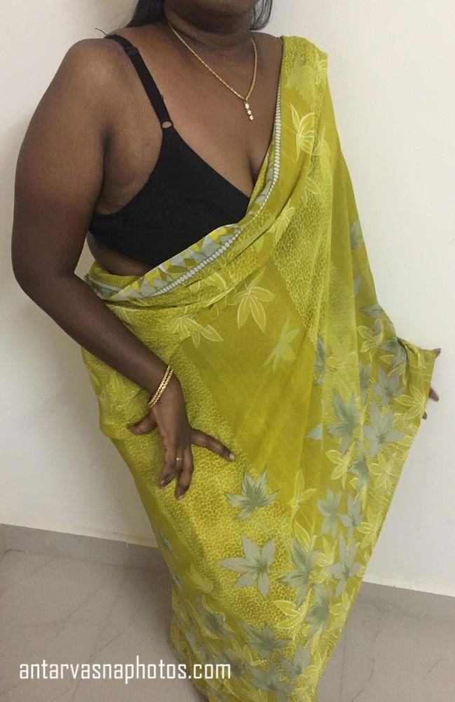 https://pub-5fcdf72a54cd4edbb03ec3edaa415a42.r2.dev/nakedleaks/seductive_indian_aunt_in_traditional_attire_revealing_her_breasts/2.jpg