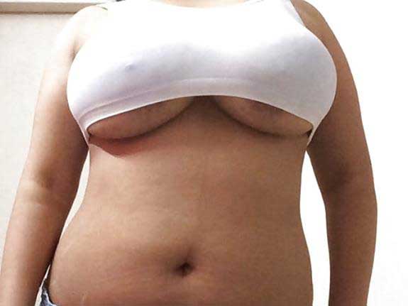 https://pub-5fcdf72a54cd4edbb03ec3edaa415a42.r2.dev/nakedleaks/seductive_indian_aunties_with_large_boobs_photos/9.jpg