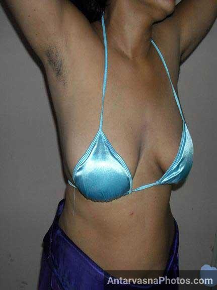 Seductive Indian Aunty's Sizzling Images