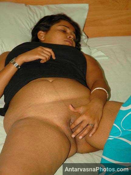 https://pub-5fcdf72a54cd4edbb03ec3edaa415a42.r2.dev/nakedleaks/seductive_indian_babe_with_large_boobs_in_photos/0.jpg