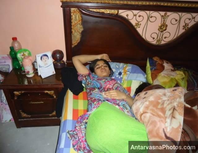 https://pub-5fcdf72a54cd4edbb03ec3edaa415a42.r2.dev/nakedleaks/seductive_indian_bhabhi's_desi_intimate_photos/0.jpg