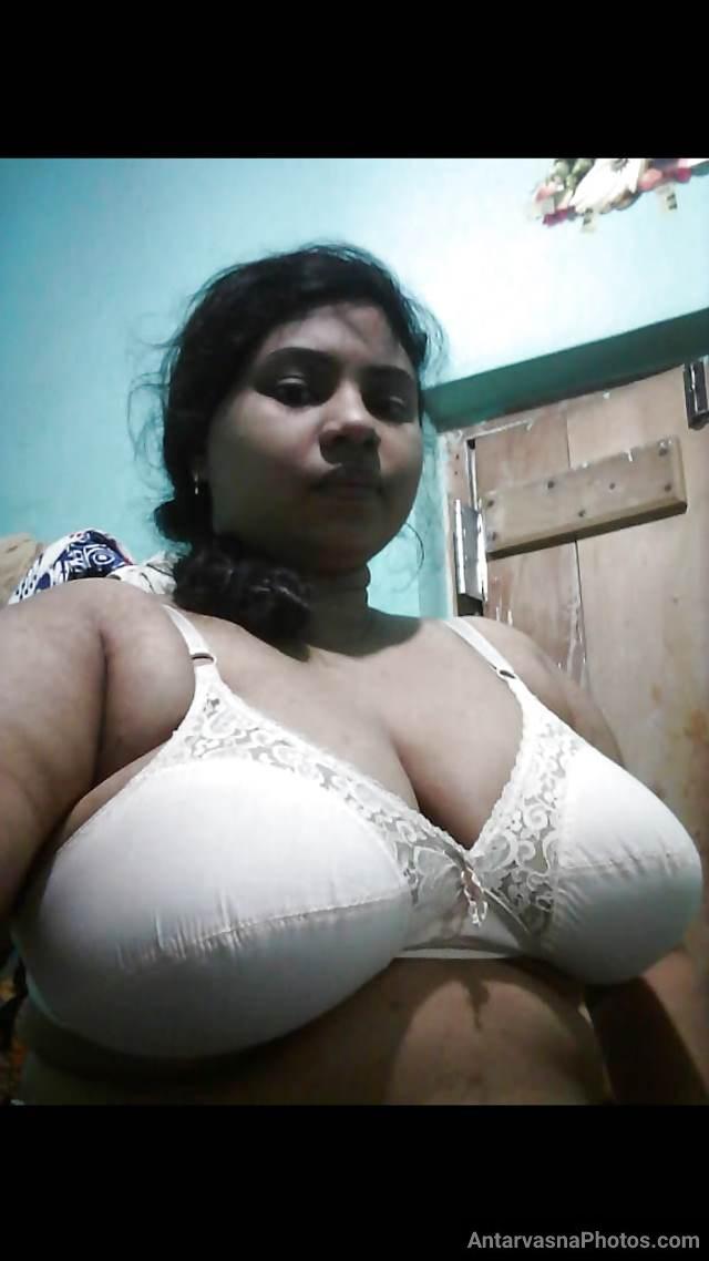 https://pub-5fcdf72a54cd4edbb03ec3edaa415a42.r2.dev/nakedleaks/seductive_indian_bhabhi's_desi_intimate_photos/19.jpg