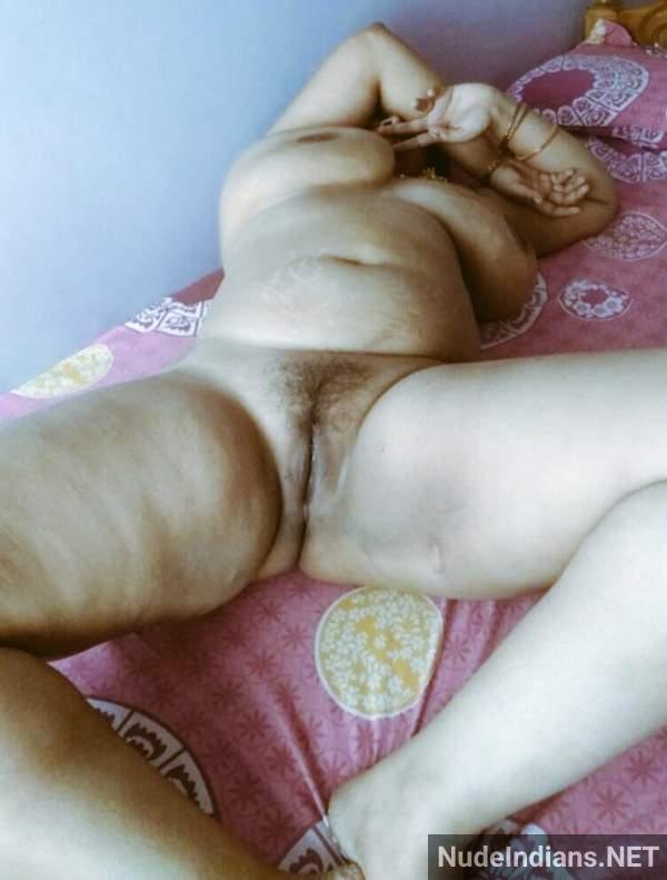 https://pub-5fcdf72a54cd4edbb03ec3edaa415a42.r2.dev/nakedleaks/seductive_indian_bhabhi's_revealing_image_collection/18.jpg