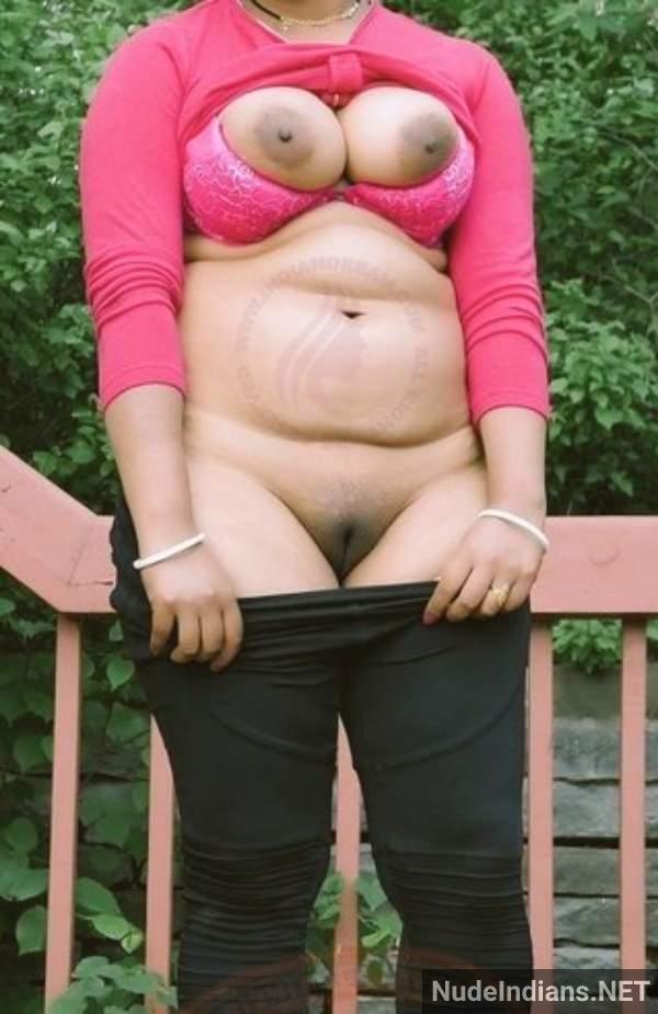 https://pub-5fcdf72a54cd4edbb03ec3edaa415a42.r2.dev/nakedleaks/seductive_indian_bhabhi's_revealing_image_collection/38.jpg