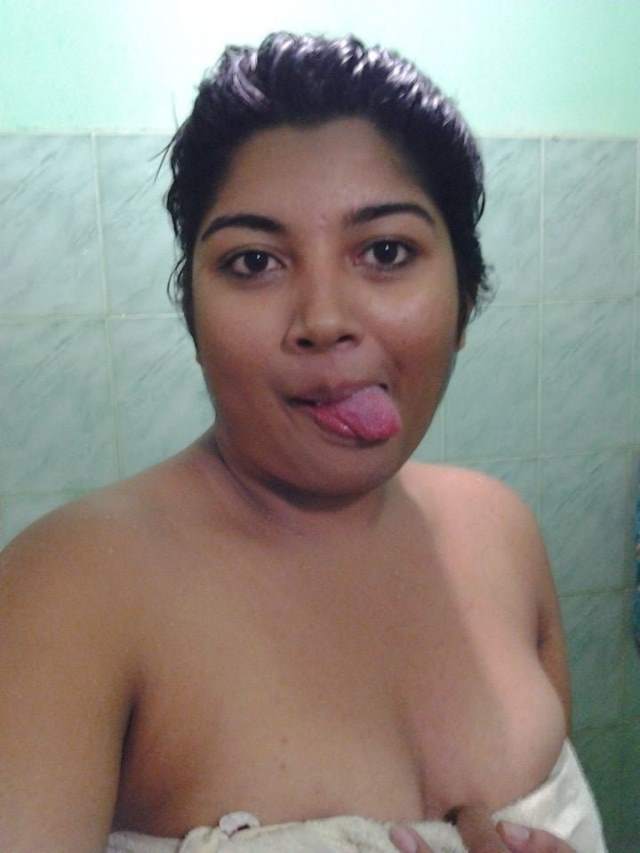https://pub-5fcdf72a54cd4edbb03ec3edaa415a42.r2.dev/nakedleaks/seductive_indian_bhabhi_saree_picture/8.jpg