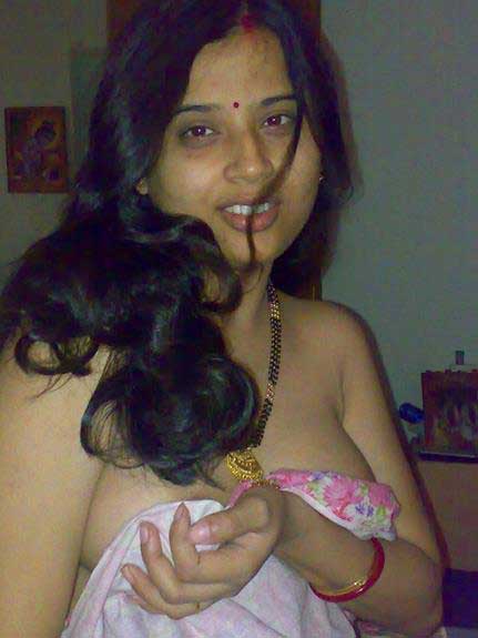 Seductive Indian bust in fiery images