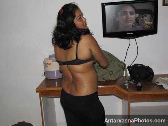 https://pub-5fcdf72a54cd4edbb03ec3edaa415a42.r2.dev/nakedleaks/seductive_indian_escort_rajbala's_sensual_poses/2.jpg