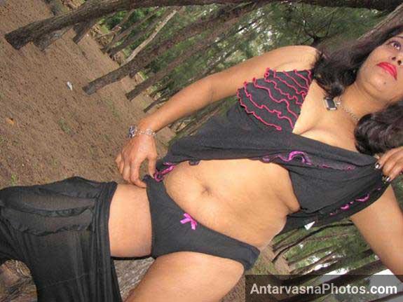 https://pub-5fcdf72a54cd4edbb03ec3edaa415a42.r2.dev/nakedleaks/seductive_indian_escort_rajbala's_sensual_poses/3.jpg