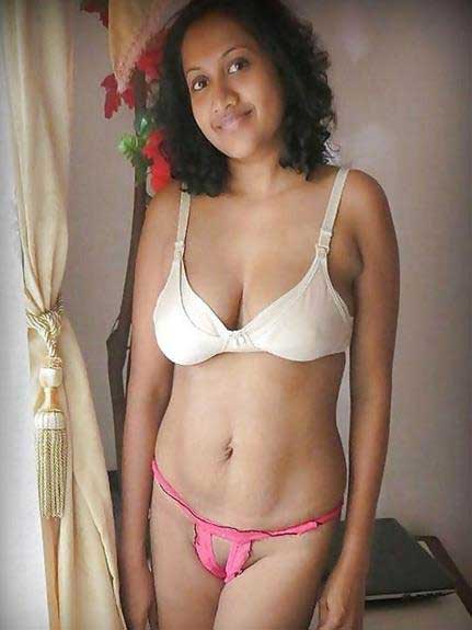 https://pub-5fcdf72a54cd4edbb03ec3edaa415a42.r2.dev/nakedleaks/seductive_indian_female_escorts_-_12_images/9.jpg