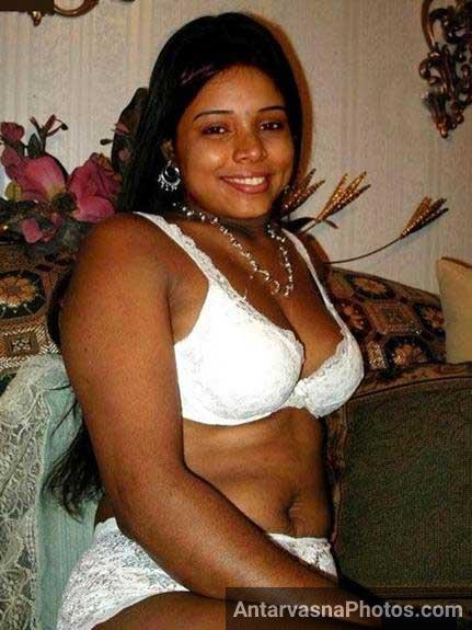 https://pub-5fcdf72a54cd4edbb03ec3edaa415a42.r2.dev/nakedleaks/seductive_indian_girl_with_beautiful_breasts/2.jpg