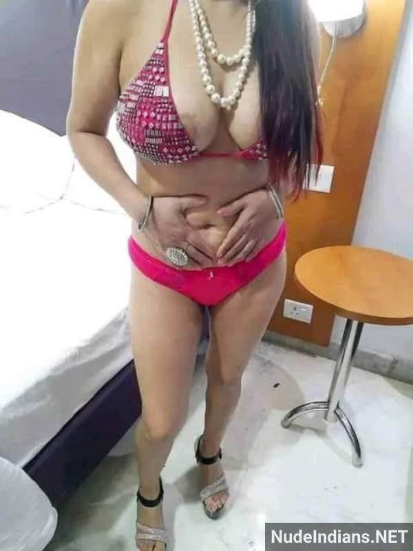 https://pub-5fcdf72a54cd4edbb03ec3edaa415a42.r2.dev/nakedleaks/seductive_indian_girls_in_bra_panty_exposed/19.jpg