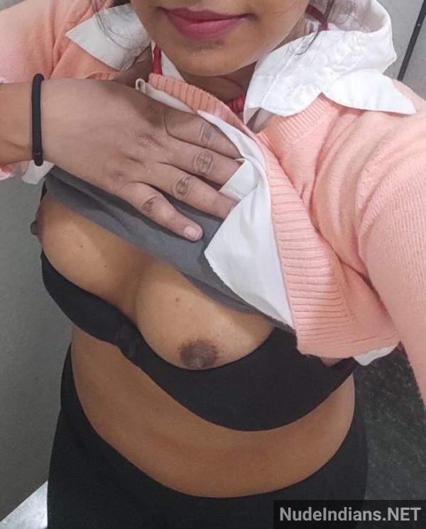 https://pub-5fcdf72a54cd4edbb03ec3edaa415a42.r2.dev/nakedleaks/seductive_indian_girls_in_bra_panty_exposed/25.jpg