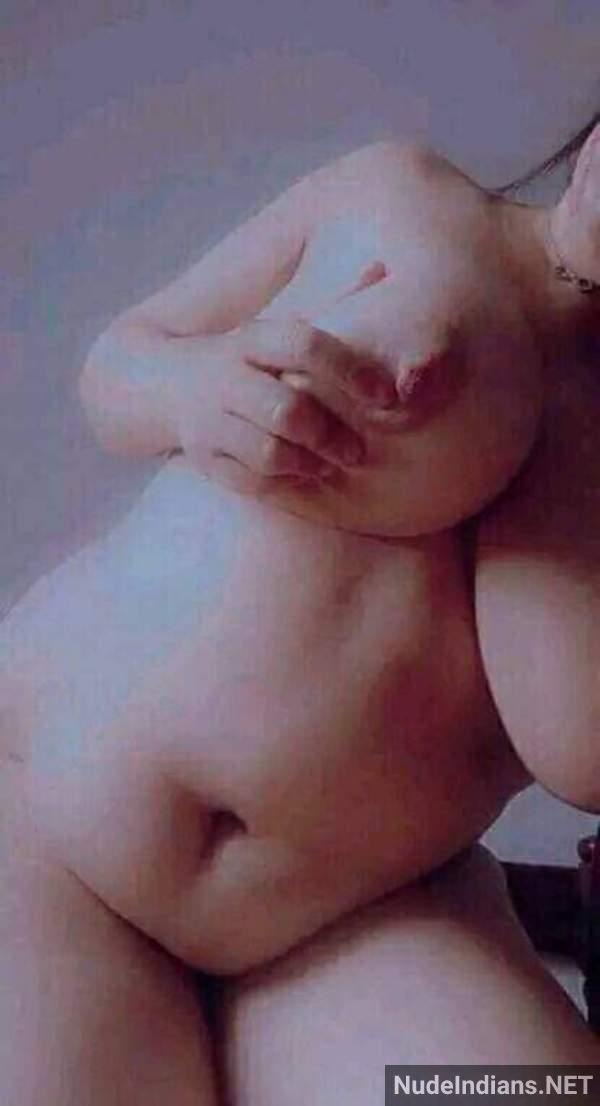 https://pub-5fcdf72a54cd4edbb03ec3edaa415a42.r2.dev/nakedleaks/seductive_indian_girls_in_bra_panty_exposed/9.jpg