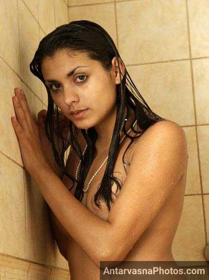 https://pub-5fcdf72a54cd4edbb03ec3edaa415a42.r2.dev/nakedleaks/seductive_indian_lady's_private_shower_photos/1.jpg
