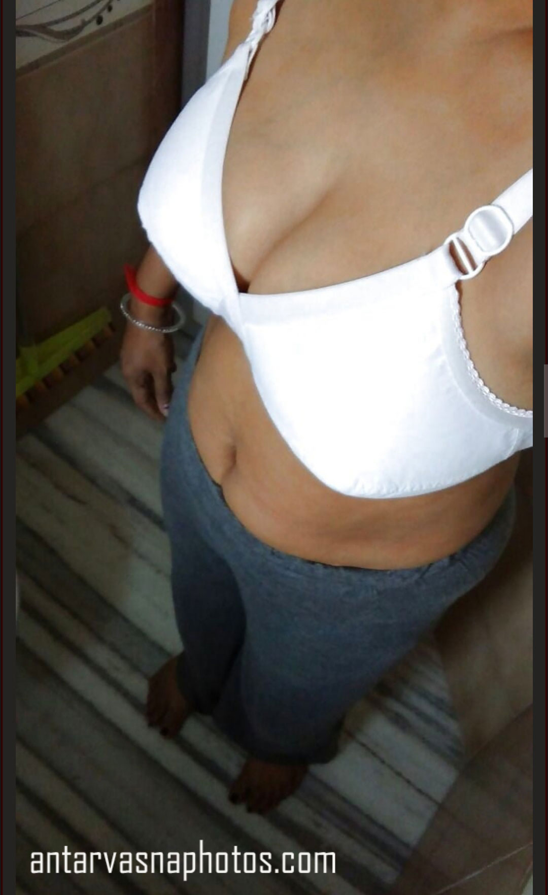 https://pub-5fcdf72a54cd4edbb03ec3edaa415a42.r2.dev/nakedleaks/seductive_indian_lady_rina's_alluring_bosoms/1.jpg