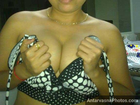 https://pub-5fcdf72a54cd4edbb03ec3edaa415a42.r2.dev/nakedleaks/seductive_indian_wife_flaunting_her_voluptuous_assets/1.jpg