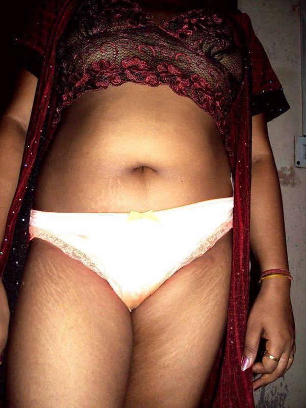 https://pub-5fcdf72a54cd4edbb03ec3edaa415a42.r2.dev/nakedleaks/seductive_indian_wife_jyoti_undressed_in_evening_attire/0.jpg